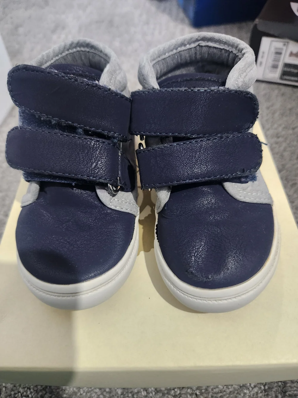 Kids Navy and Light Gray Velcro Sneakers Tucker + Tate Size 5